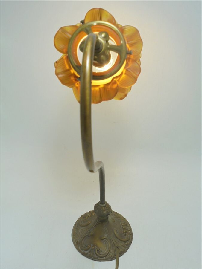 Lampe de style art nouveau