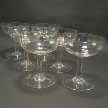 service de 6 anciennes coupes a champagne