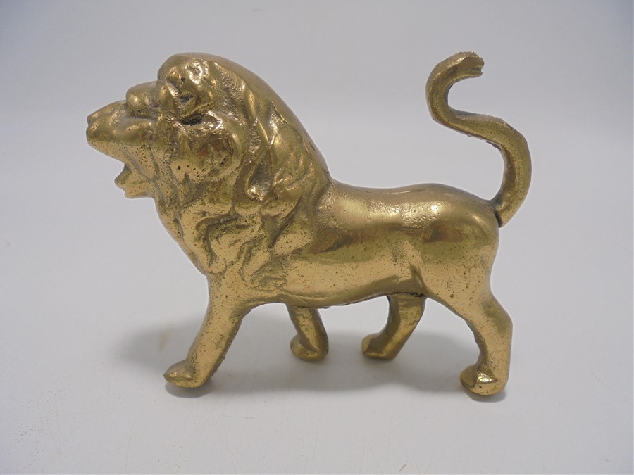 figurine lion en laiton