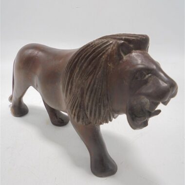 lion sculpture en bois