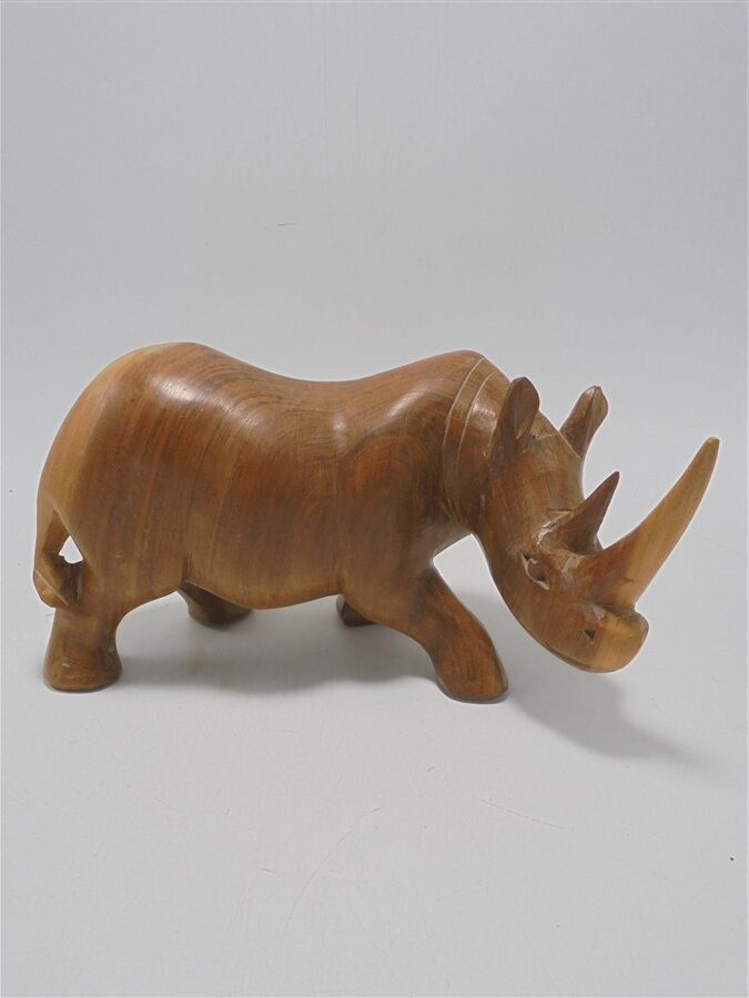 rhinoceros en bois