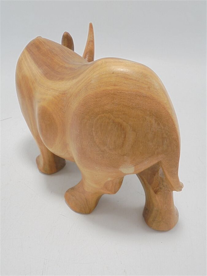 rhinoceros en bois