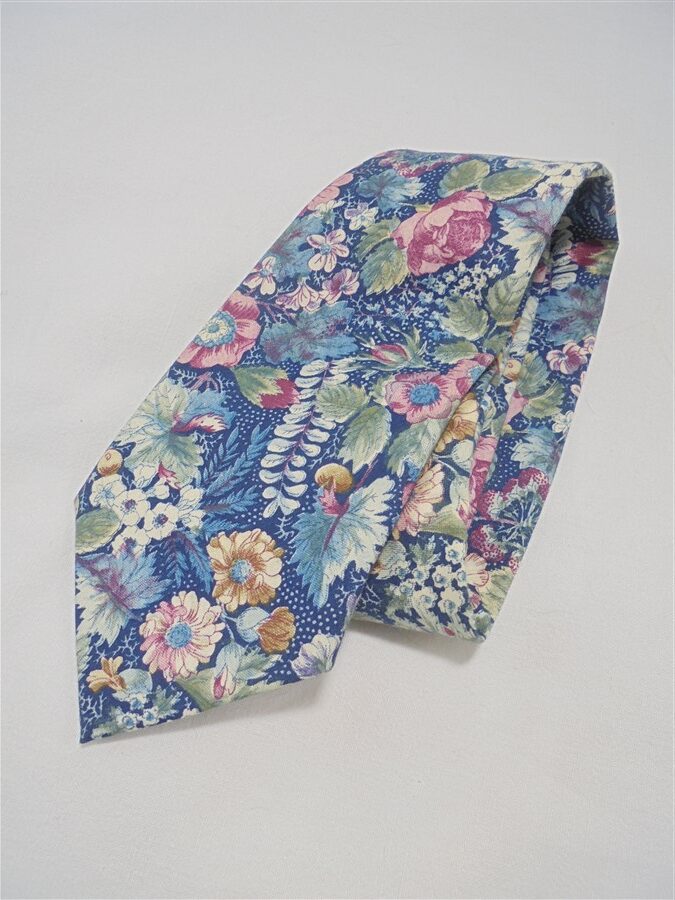cravate a motif floral