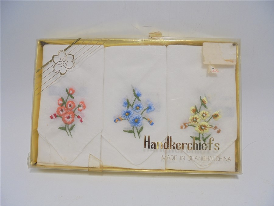 trio de mouchoirs vintage neufs decor floral