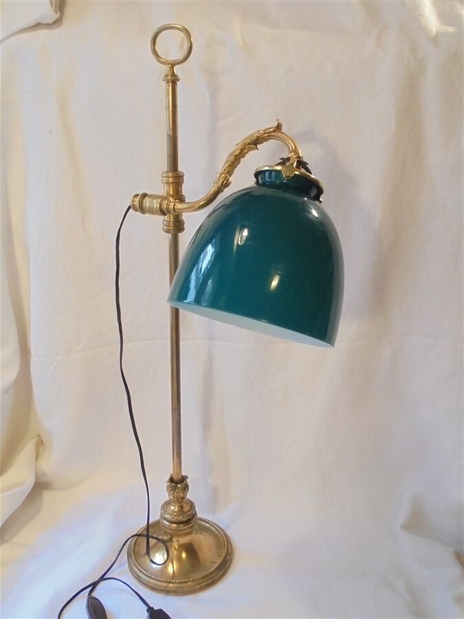 ancienne lampe en bronze et opaline verte