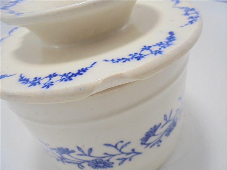 ANCIEN BEURRIER ROND porcelaine Saxe bonbonnière cloche vintage décor