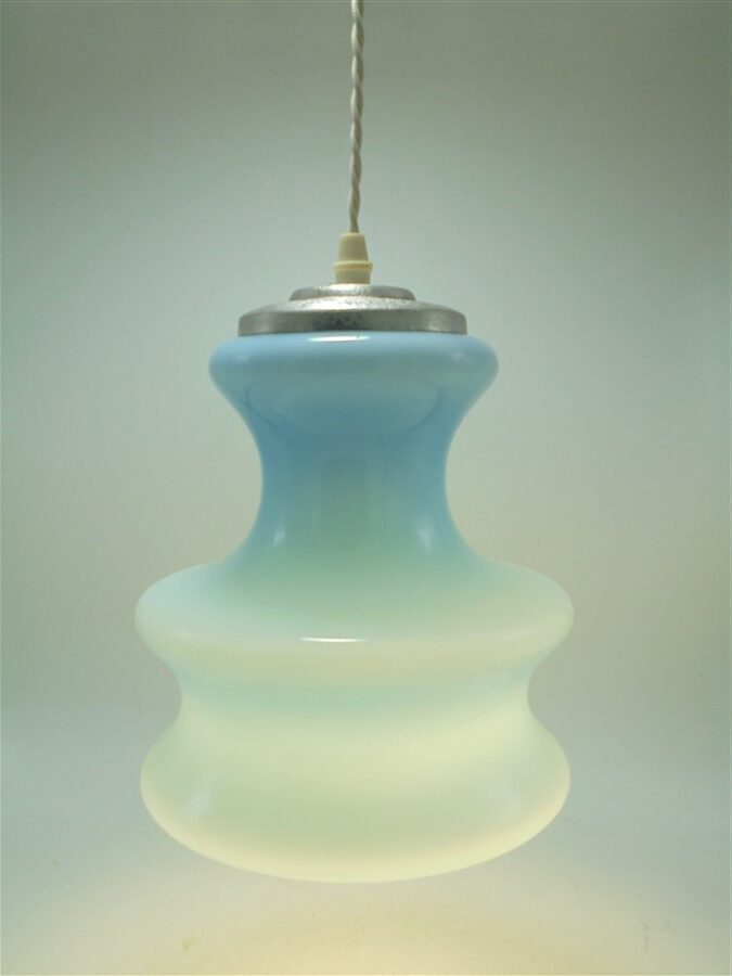 suspension vintage en opaline bleue