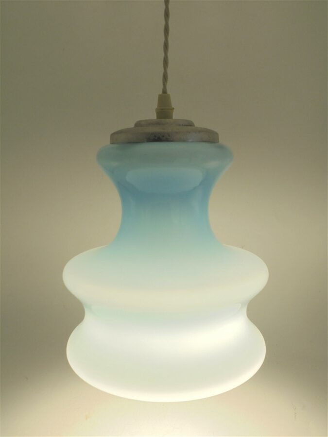 suspension vintage en opaline bleue