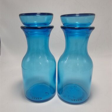 Paire de pots Lever en verre bleu