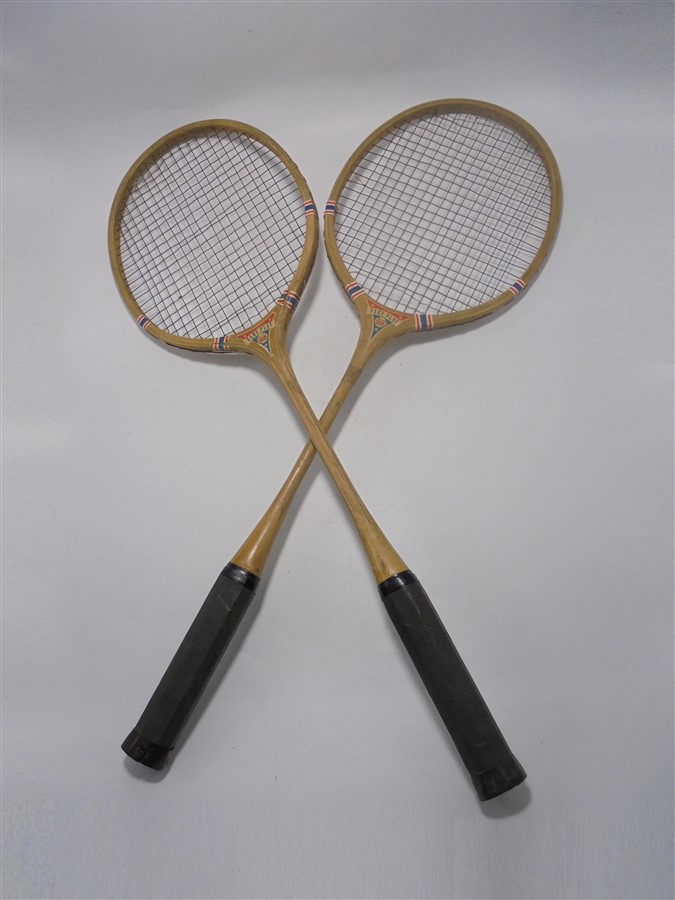 anciennes raquettes de badminton