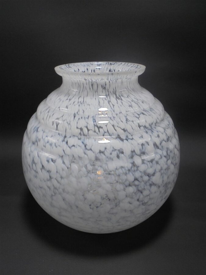 vase boule en verre de clichy