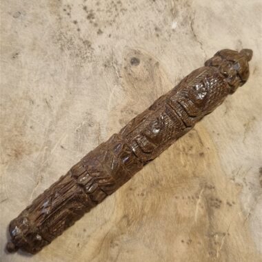 boite a aiguilles en bois sculpte