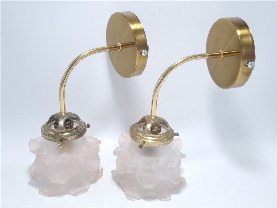 paire d appliques murales tulipes rose pale en pate de verre