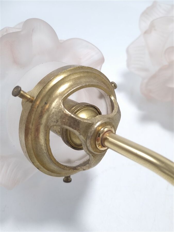 paire d appliques murales tulipes rose pale en pate de verre