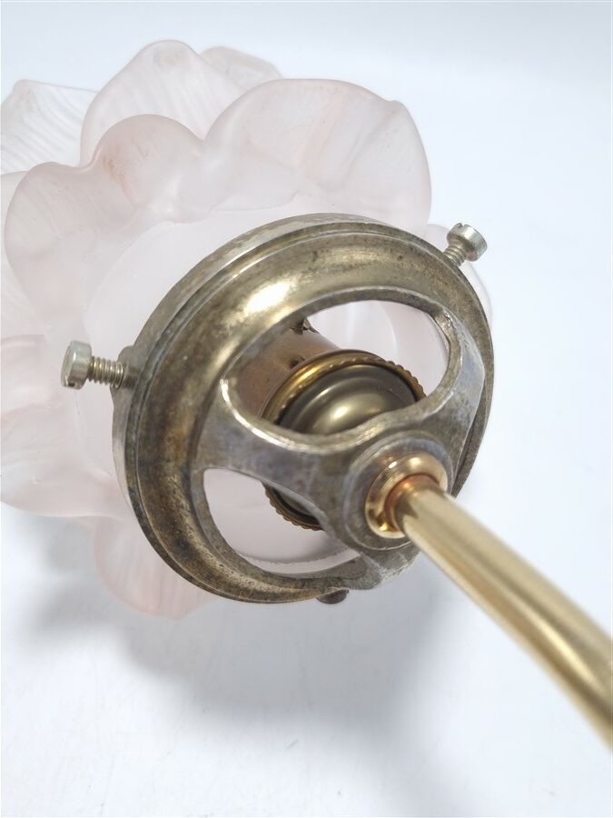 paire d appliques murales tulipes rose pale en pate de verre