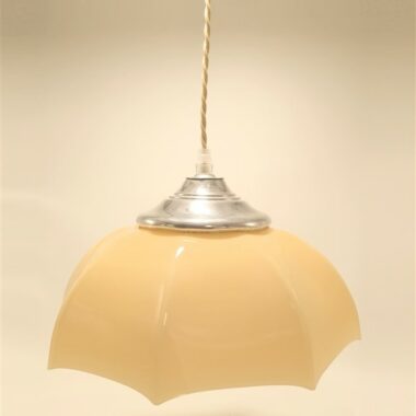 Ancienne suspension en opaline