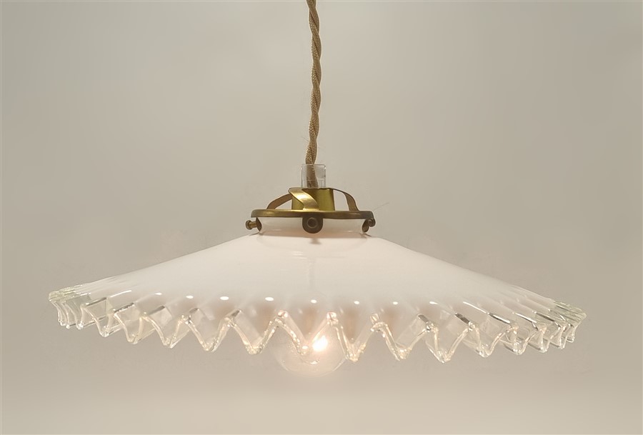 Suspension en opaline