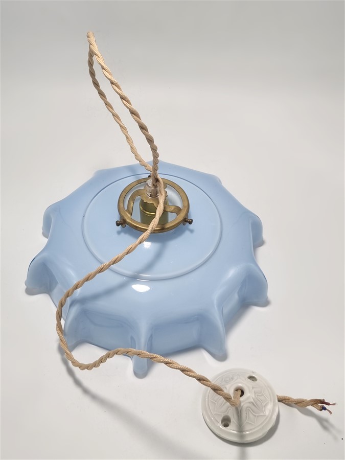 Suspension en opaline bleue effet drapé