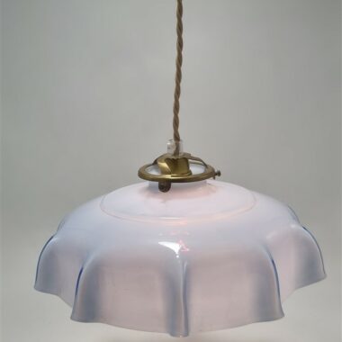 Suspension en opaline bleue effet drapé