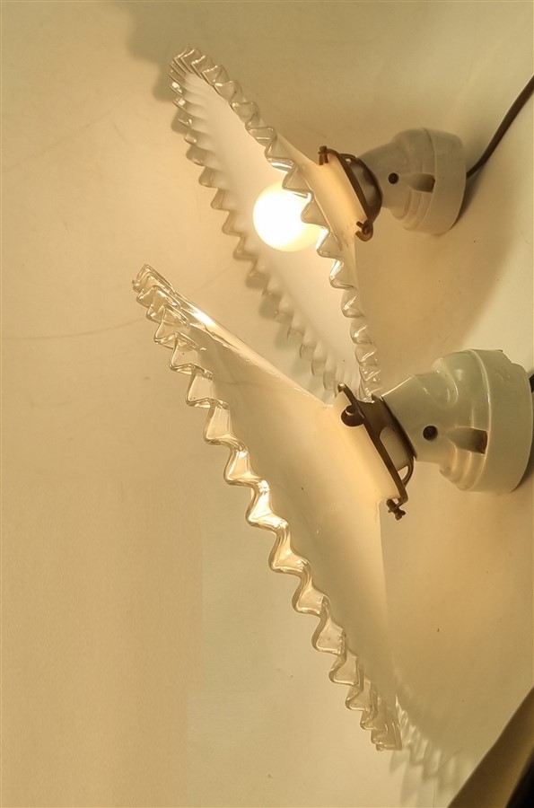 Paire d appliques en opaline blanche