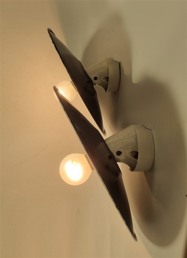 paire d appliques en tole emaillee