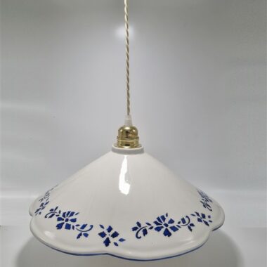 Suspension en ceramique blanche et bleue