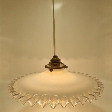 Ancienne suspension en opaline