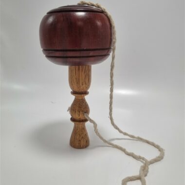 ancien bilboquet en bois