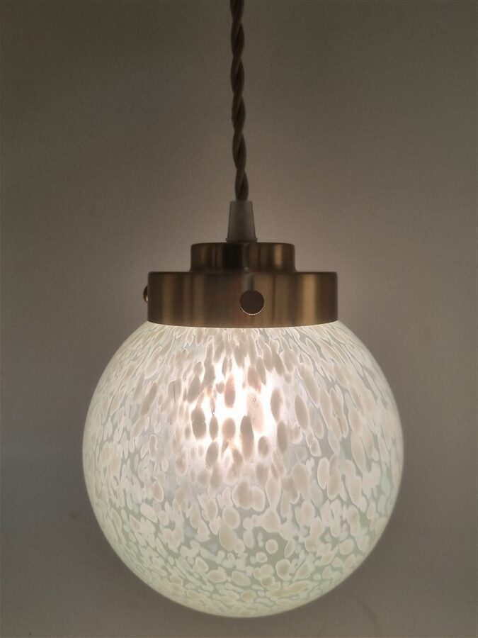 Baladeuse globe vintage en verre mouchete