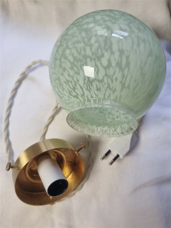 Baladeuse globe vintage en verre mouchete