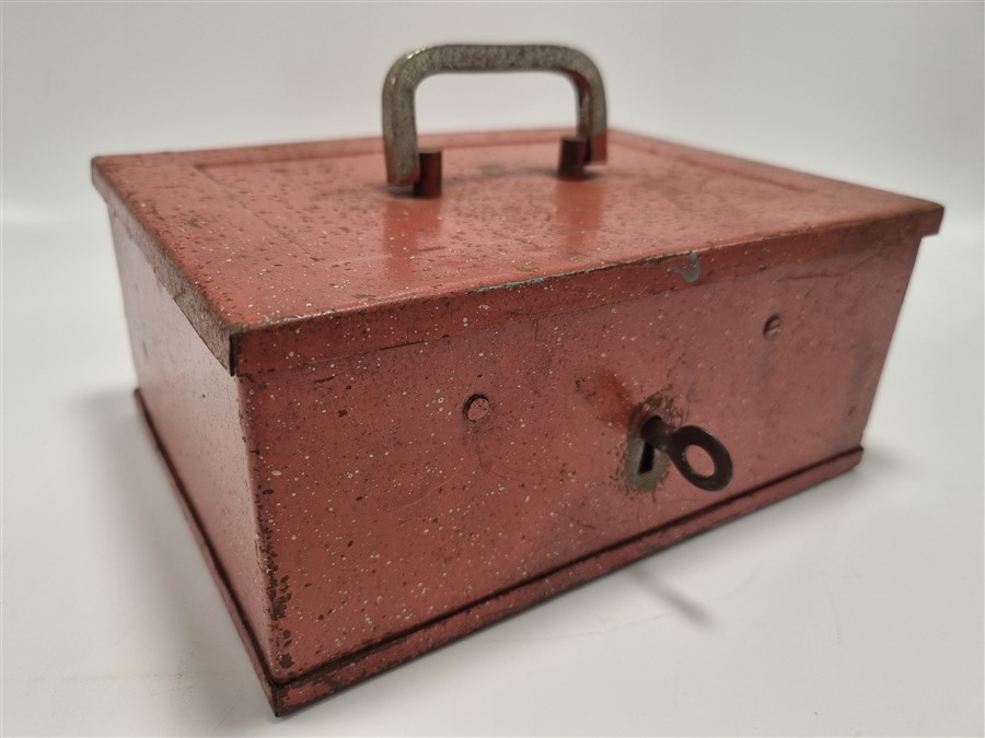 Ancienne boite coffre fort