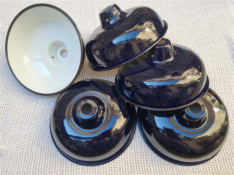 Ancienne suspension en tole emaillee bleue
