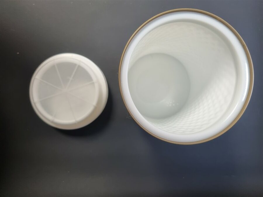 pot vintage en verre opale