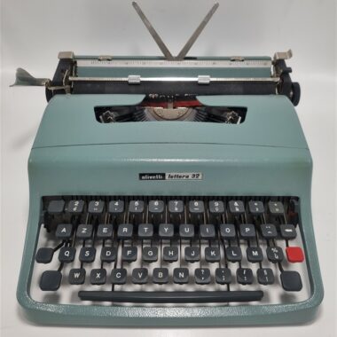 Machine à écrire Olivetti Lettera 32