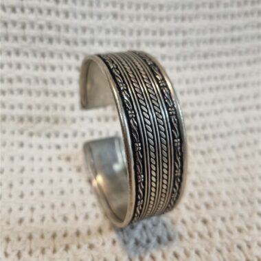 Bracelet torque