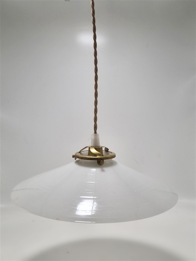 suspension en opaline avec broderie