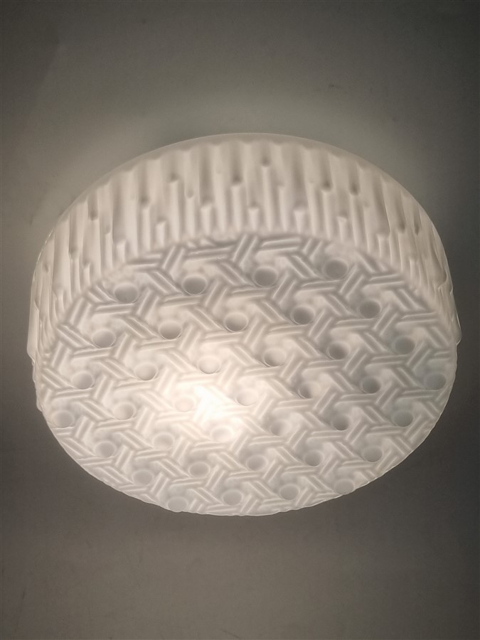 ancien plafonnier en opaline blanche