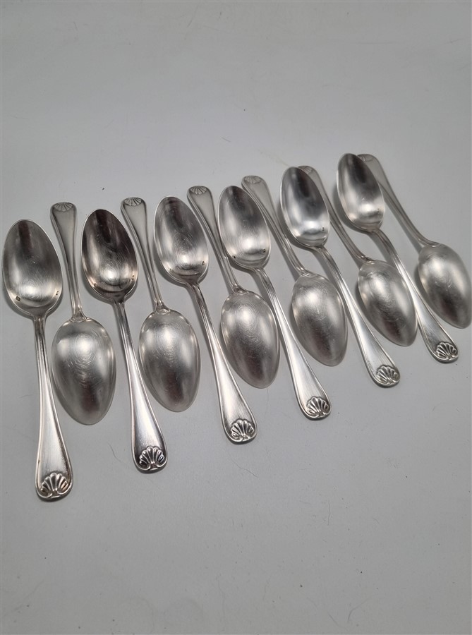 Coffret d'anciennes petites cuilleres