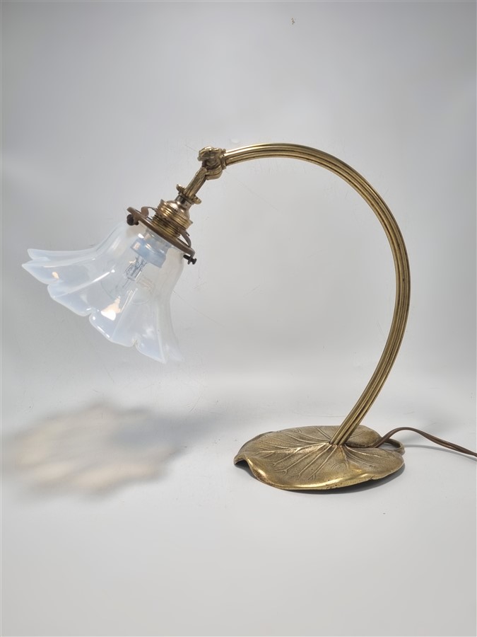 lampe ou applique murale en laiton et opaline