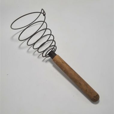 ancien fouet de cuisine