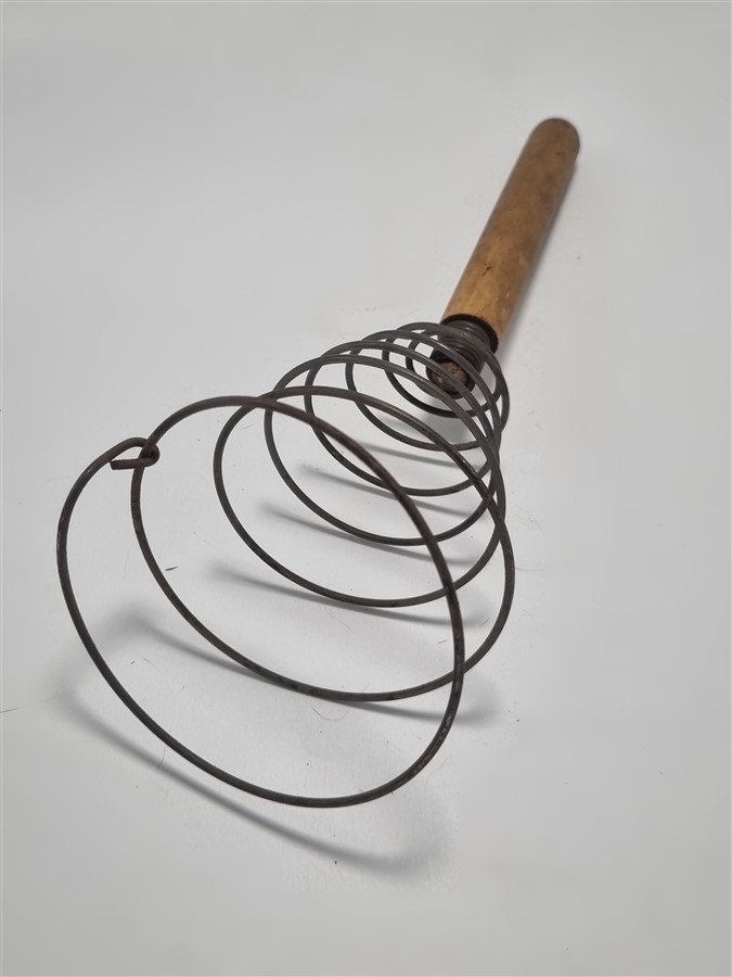 ancien fouet de cuisine