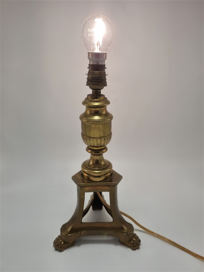 Ancien pied de lampe pattes de lion