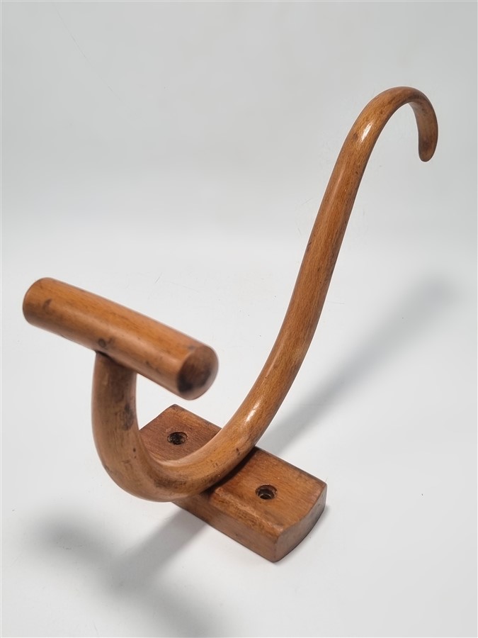 Ancienne patere en bois courbe
