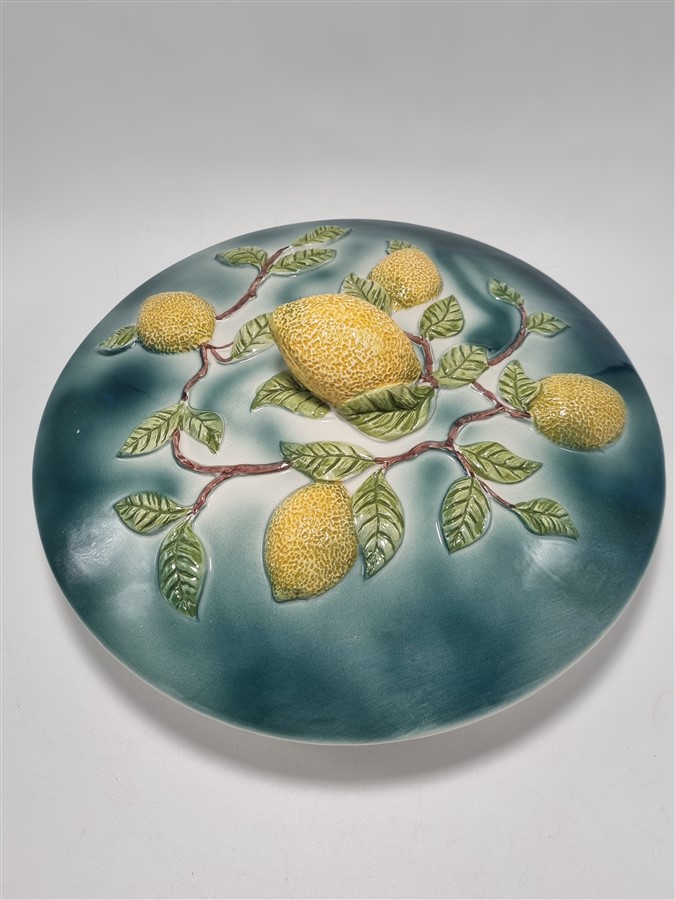 Plat à couvercle vintage en barbotine