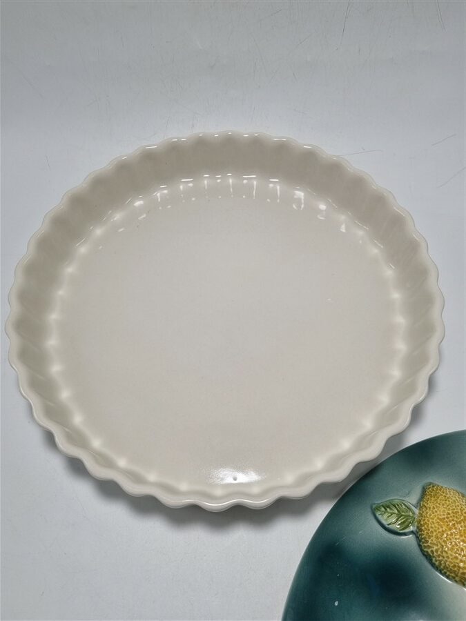 Plat à couvercle vintage en barbotine