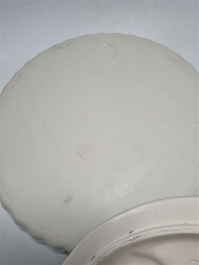 Plat à couvercle vintage en barbotine