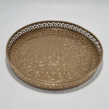 Plateau doré en métal