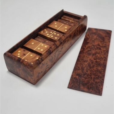 Jeu de dominos en loupe de noyer