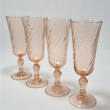 Set de 4 flûtes vintage en verre rose