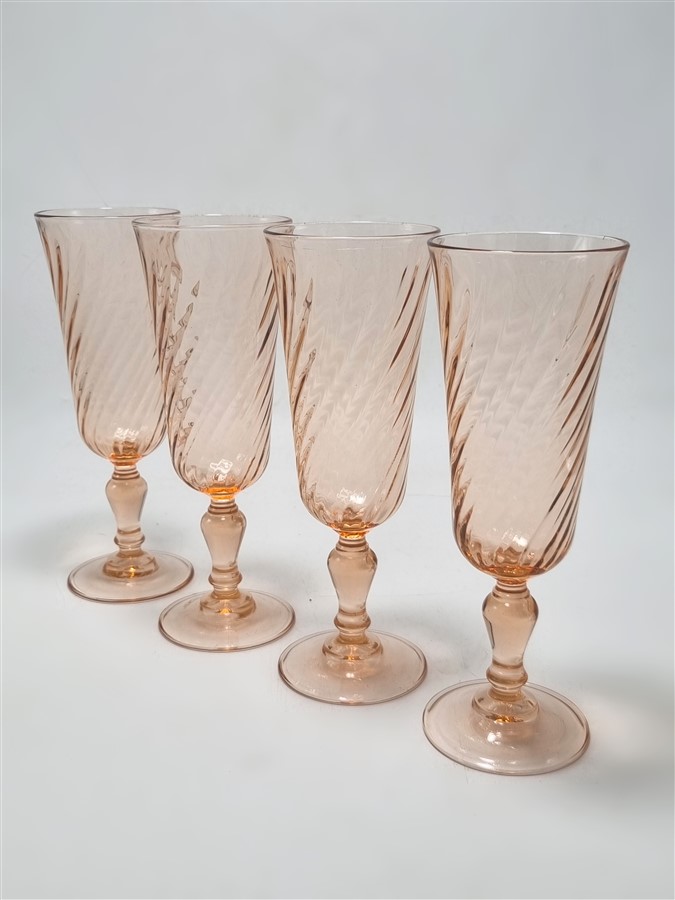Set de 4 flûtes vintage en verre rose
